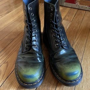 Dr. Marten’s 1460 two-tone pascal boot